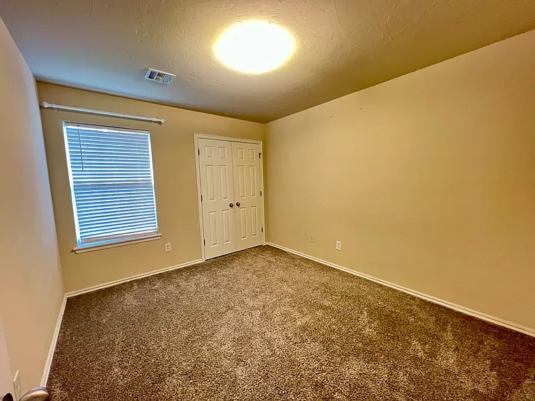 2205 SW 93rd St — Photo 15