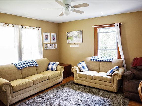 4th image of 10 Marlowe Ave