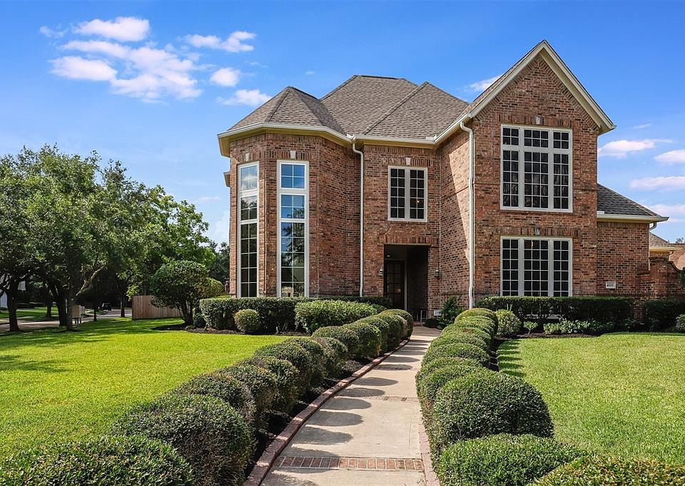 1st image of 4010 S Oak Cir