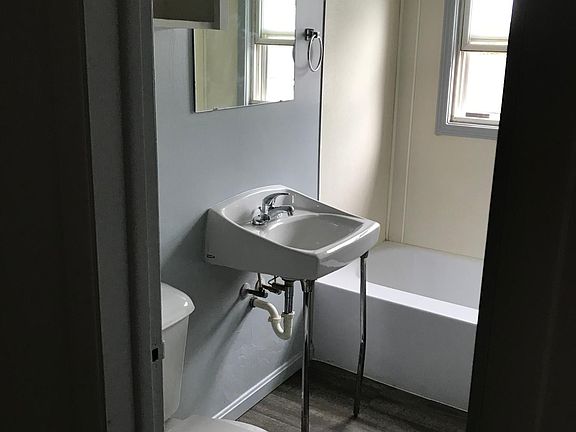 4th image of 2084 W 4th St #111