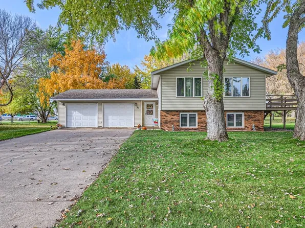 31 Fairway Dr, Monticello, MN 55362
