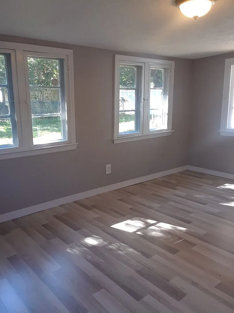 Charming 2BR/1BA Home with Garage & Screened Patio Near Downtown Orlando — Photo 3