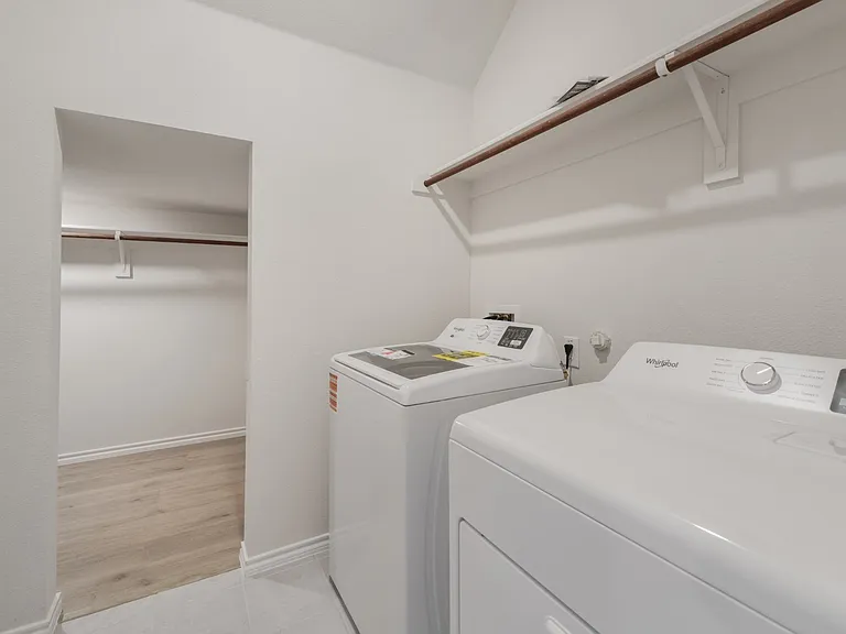 1574 Brooke Dr — Photo 14