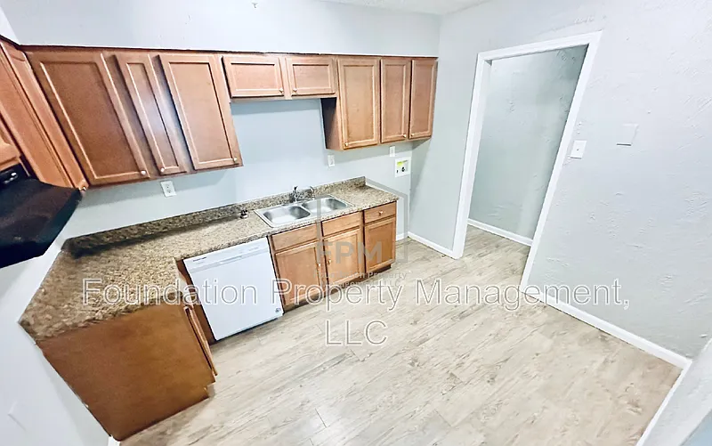 4 bed, 2.0 bath, 1322 sqft, $1,195 — Photo 3
