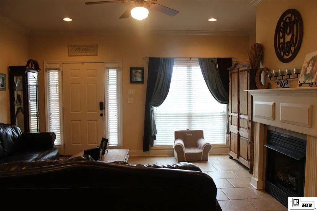 3 bed, 1700 sqft, $2,250 — Photo 3