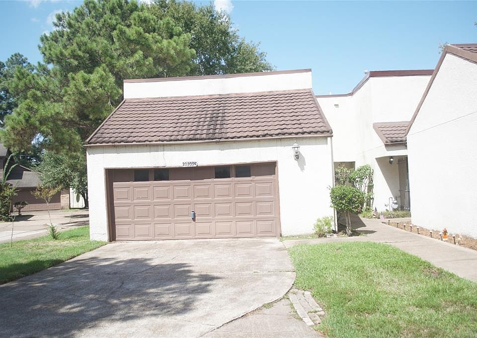 1st image of 20309 Sunny Shores Dr #E