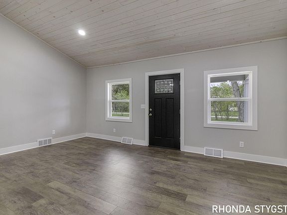4th image of 1438 W Ln