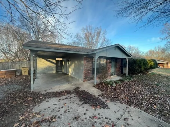19052 E Rogers Dr, Tahlequah, OK 74464