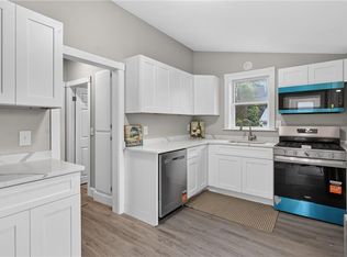 91 Ash St, Warwick, RI 02888