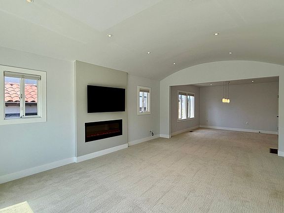 2nd image of 375 Teresita Blvd