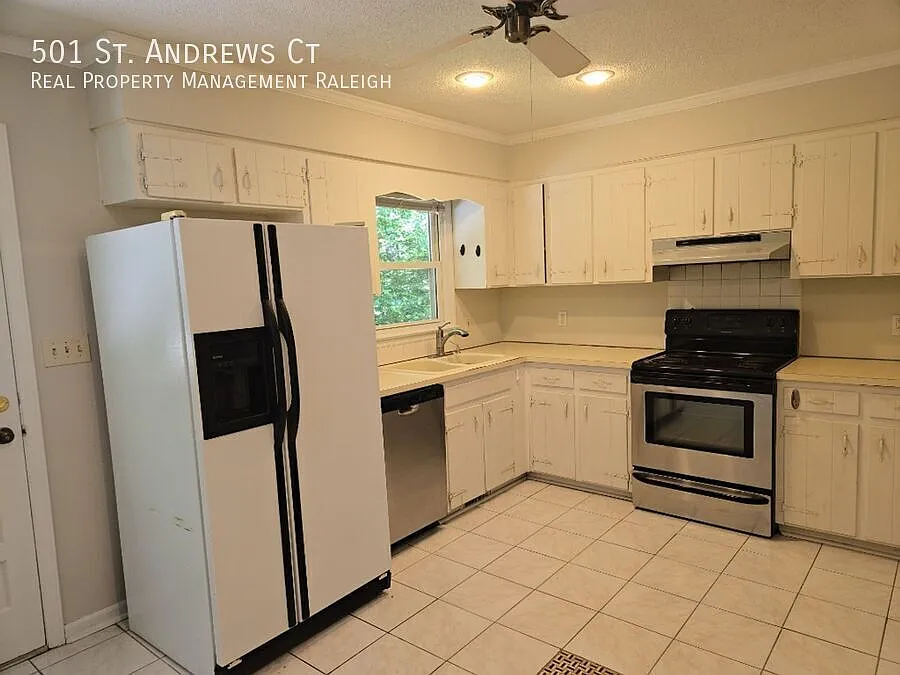 Building Photo - 501 Saint Andrews Ct