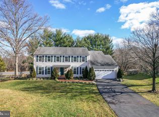 9 Tyler Ln, Sterling, VA 20165