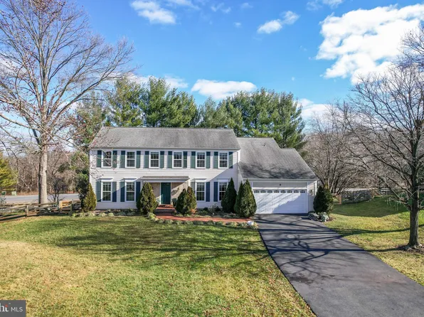 9 Tyler Ln, Sterling, VA 20165