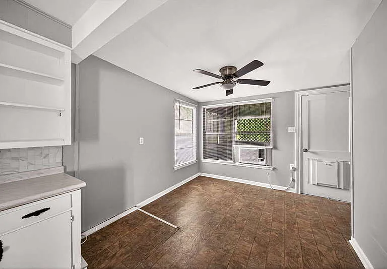 143 Valdez — Photo 14