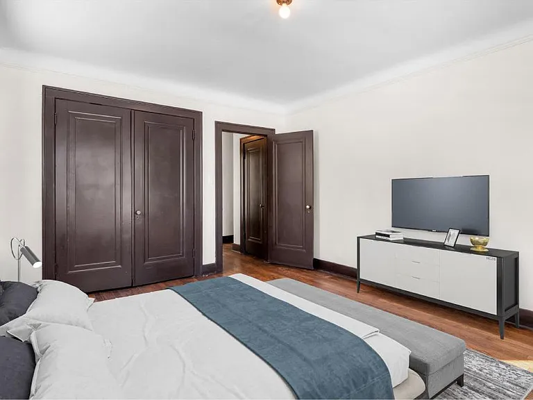 Mavor Apartments — Photo 8
