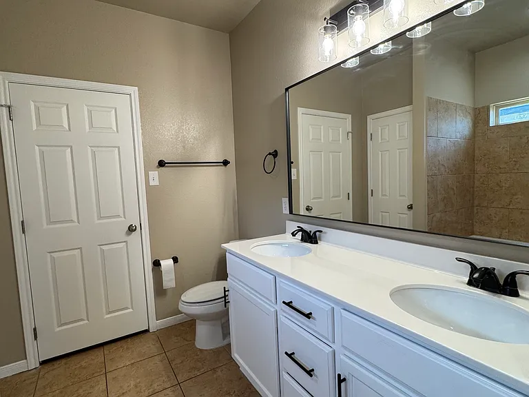 416 Parkfield Ln — Photo 5