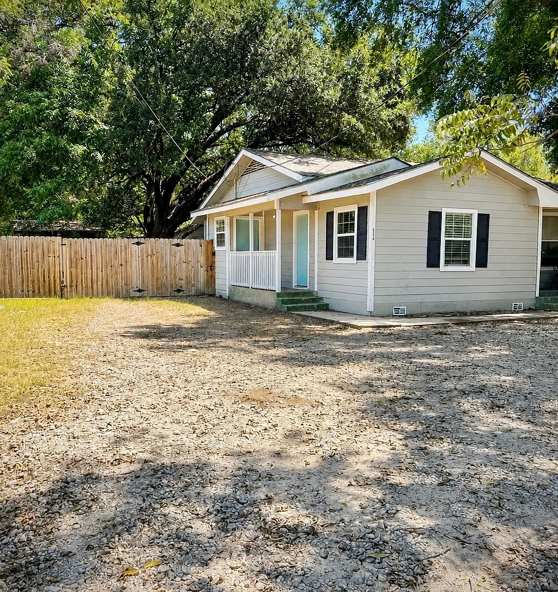 2 bed, 770 sqft, $1,200 — Photo 1