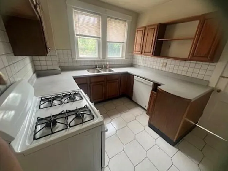 143 The Blvd — Photo 2