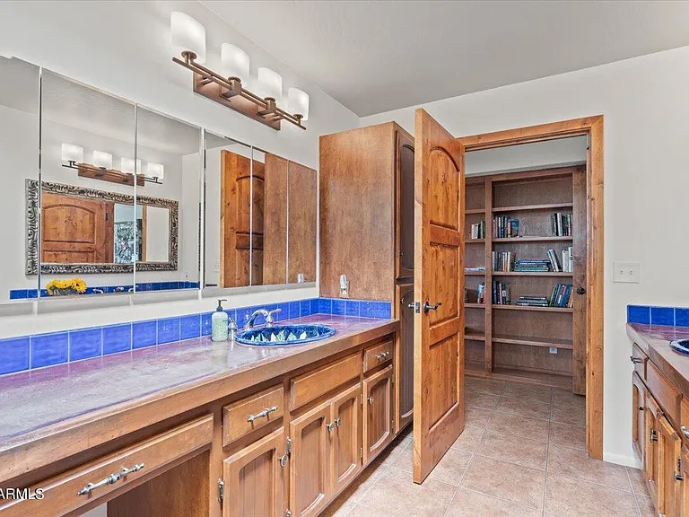 1816 E Eagle Claw Dr — Photo 13