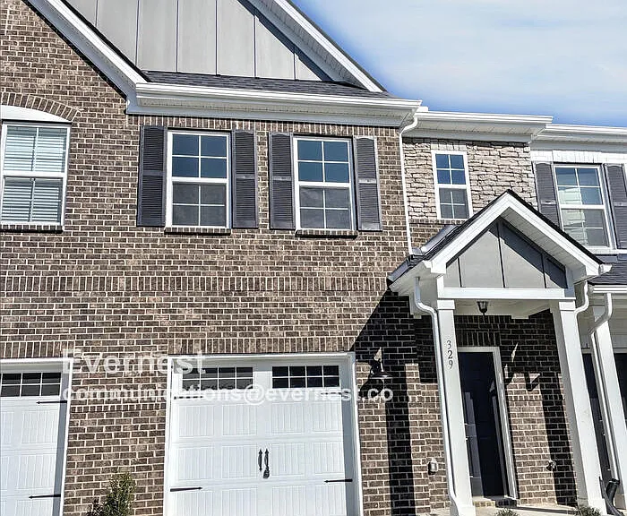 329 Victoria Dr — Photo 1