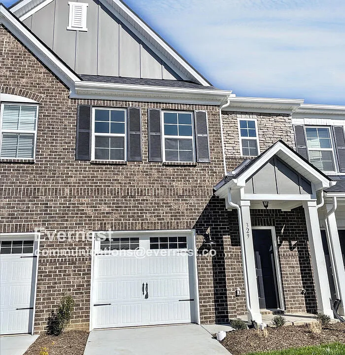 329 Victoria Dr