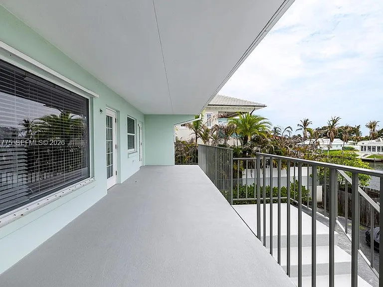 23 Royal Palm Point #B — Photo 8