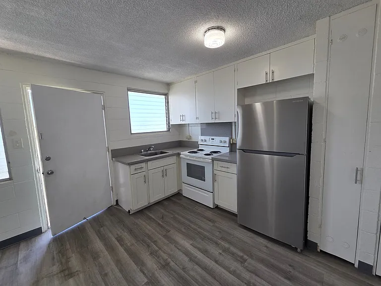 2568 Date St — Photo 1