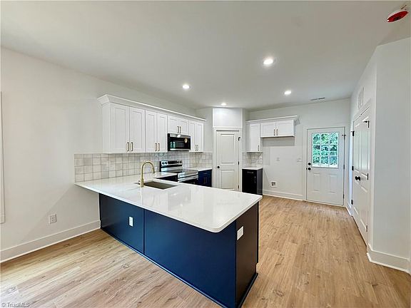 5th image of 406 Dobson St