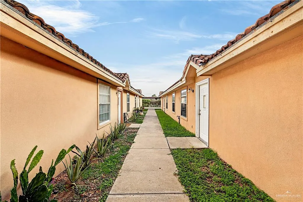 3 bed, 2.0 bath, 1092 sqft, $1,075 — Photo 3