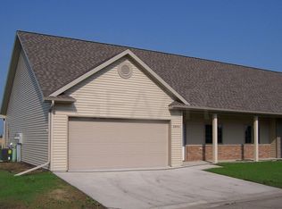 5890 Fountain Vista Dr, Grand Forks, ND 58201