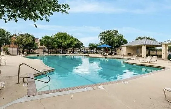 4 bed, 2.0 bath, 1600 sqft, $815 — Photo 4