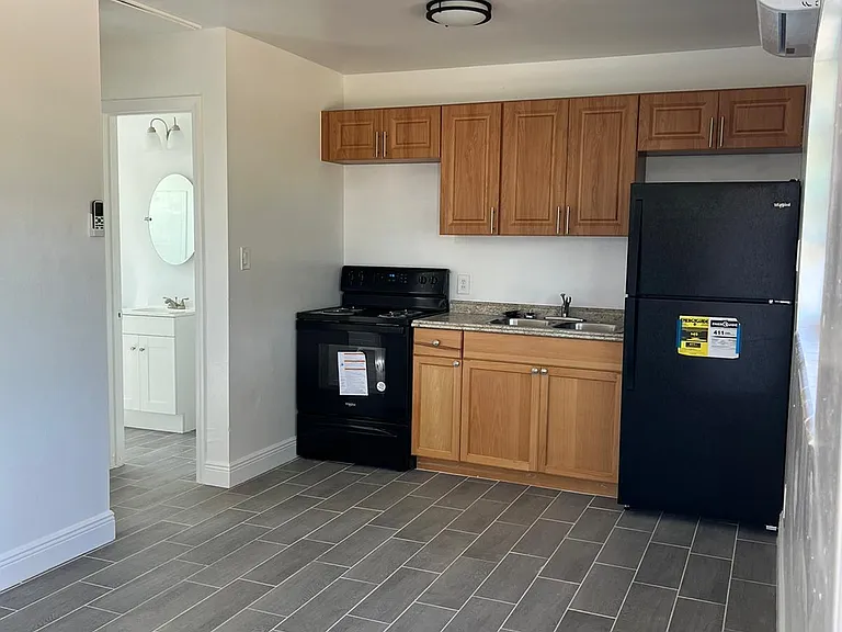 4421 N Clark Ave #A — Photo 8