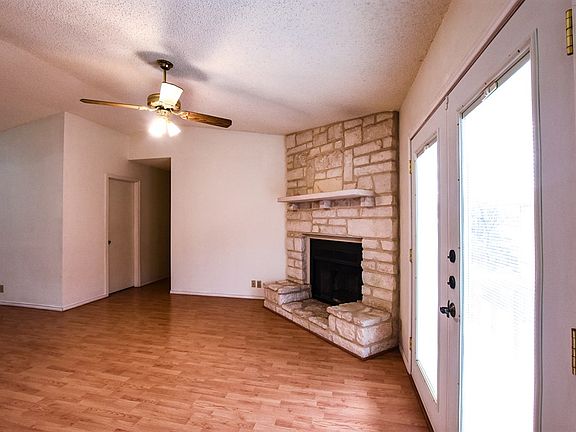 2nd image of 1613 Woodside Dr