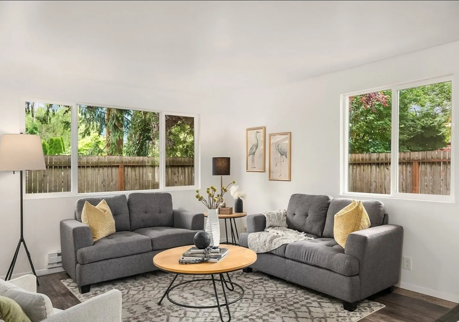 Modern 2 Bed, 1 Bath Duplex in Prime Olde Town Issaquah Location with Private Yard & Patio! — Photo 3