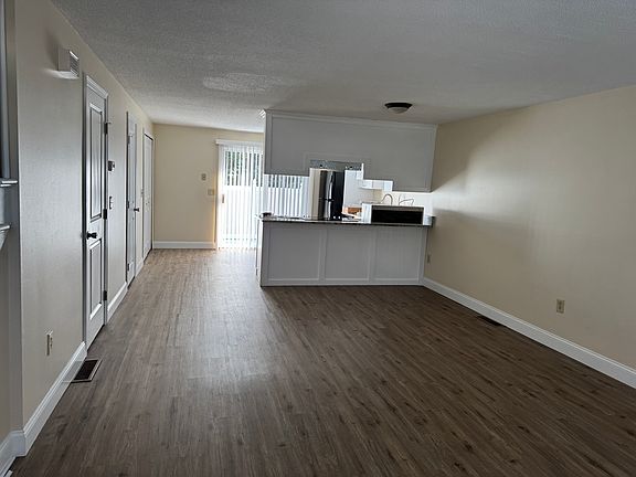 2nd image of 5 Saint Marc Cir #D5