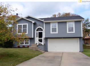 305 SE Sunnyside School Cir, Blue Springs, MO 64014