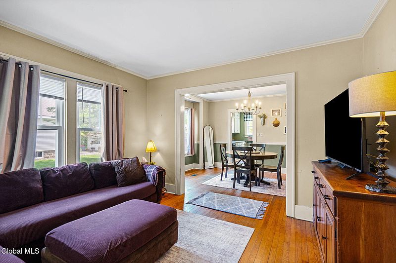 3rd image of 54 Altamont Road