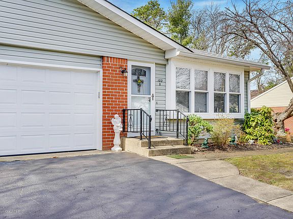 5th image of 102 Conestoga Drive #B