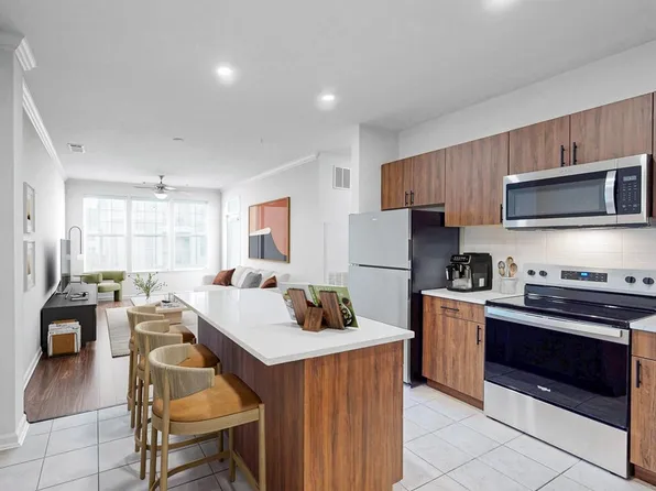 15231 Colony Pl Unit 205, Woodbridge, VA 22191