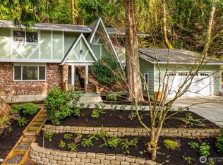 8205 NE Blakely Ct W, Bainbridge Island, WA 98110