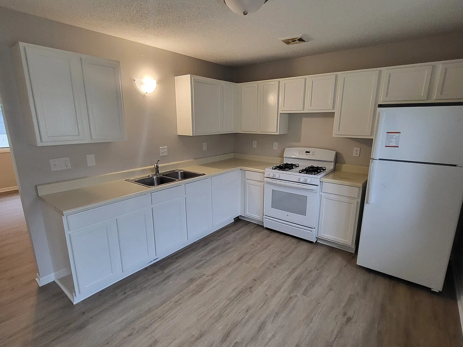 2 bed, 800 sqft, $1,200 — Photo 2