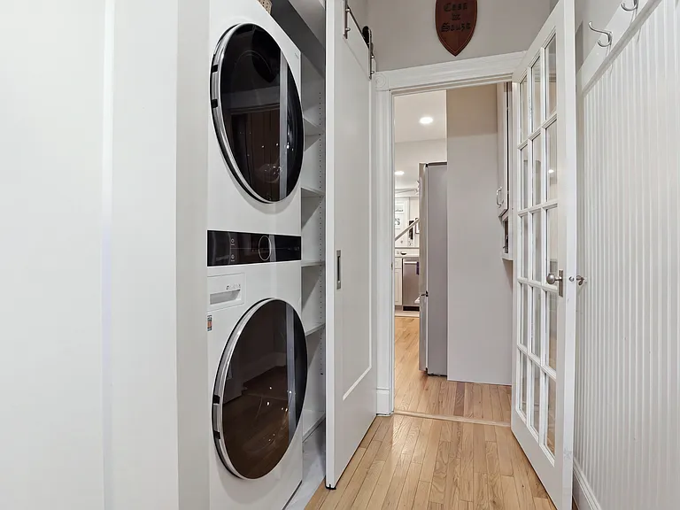 1526 D St SE #1 — Photo 17
