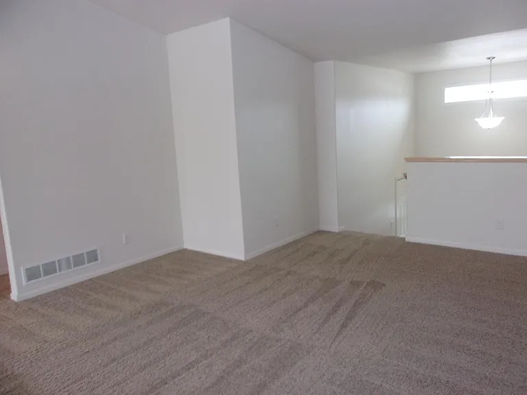 3324 8th St NE — Photo 3