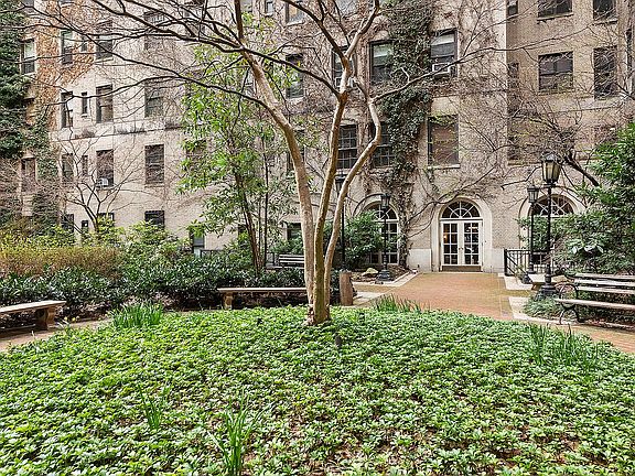 5th image of 205 W 89th St APT 6E