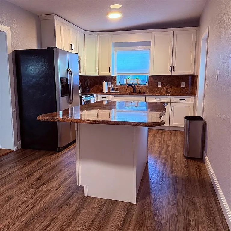 3 bed, 2.0 bath, 1841 sqft, $2,500 — Photo 4