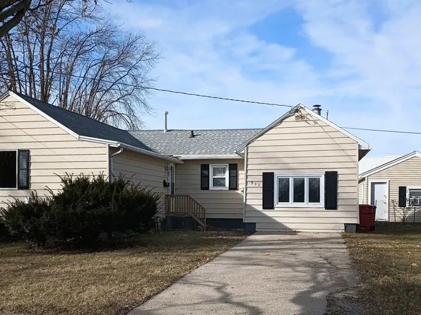 511 5th St SW, Hampton, IA 50441
