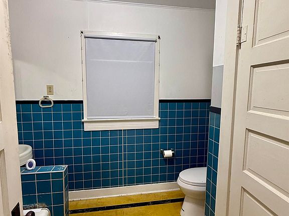 3rd image of 907 Westend