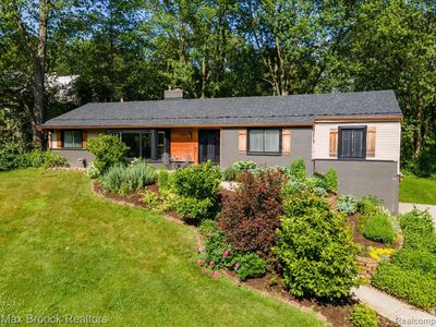 2905 Lahser Rd, Bloomfield Hills, MI, 48304