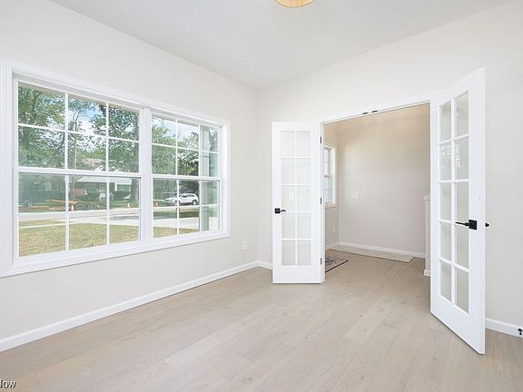 4th image of 601 Longfellow Dr
