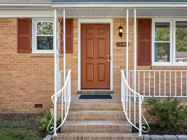 115 Sherwood Dr, Colonial Heights, VA 23834